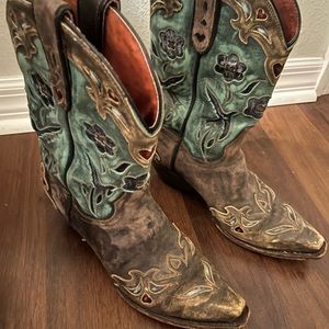 Super fun leather cowboy boots!